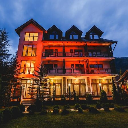 River Retreat Hotel Lotrioara Exterior foto