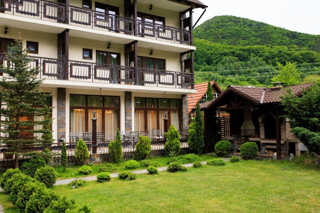 River Retreat Hotel Lotrioara Exterior foto
